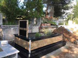 Granit Mezar