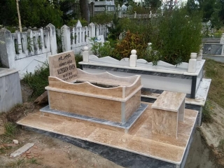 Traverten Çocuk Mezarı