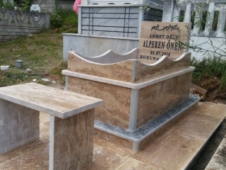 Traverten Çocuk Mezarı