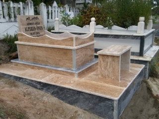 Traverten Çocuk Mezarı