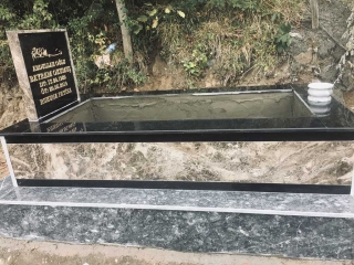 Granit Mezar