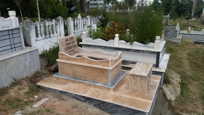 Traverten Çocuk Mezarı
